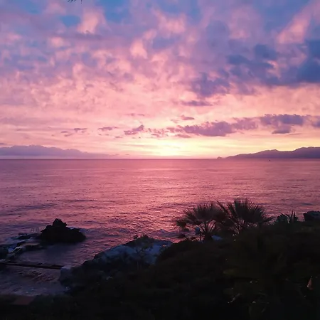 Alle Due Torri, Sulla Roccia A Picco Sul Mare