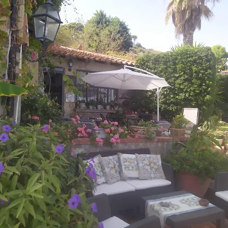 Alle Due Torri, Sulla Roccia A Picco Sul Mare ألتافيلا ميليتشا