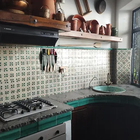 Alle Due Torri, Sulla Roccia A Picco Sul Mare ألتافيلا ميليتشا