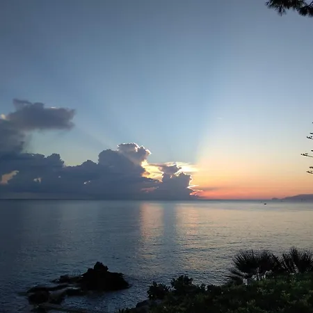 Alle Due Torri, Sulla Roccia A Picco Sul Mare *