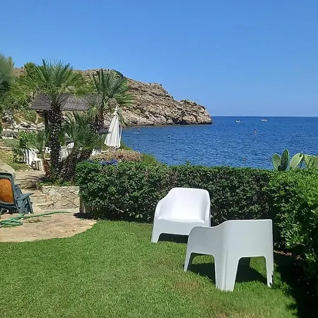 Alle Due Torri, Sulla Roccia A Picco Sul Mare ألتافيلا ميليتشا