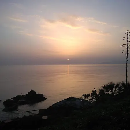 Alle Due Torri, Sulla Roccia A Picco Sul Mare * ألتافيلا ميليتشا