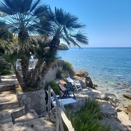 Alle Due Torri, Sulla Roccia A Picco Sul Mare Альтавилла-Милича