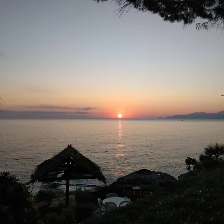 Alle Due Torri, Sulla Roccia A Picco Sul Mare ألتافيلا ميليتشا