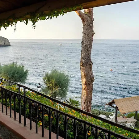 Alle Due Torri, Sulla Roccia A Picco Sul Mare Altavilla Milicia