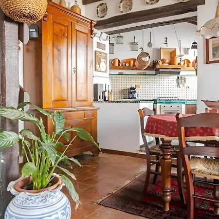 Alle Due Torri, Sulla Roccia A Picco Sul Mare بيت للعطل