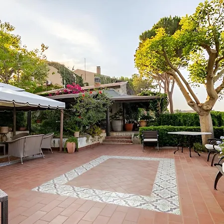 Alle Due Torri, Sulla Roccia A Picco Sul Mare *