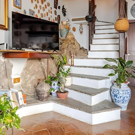 Alle Due Torri, Sulla Roccia A Picco Sul Mare *