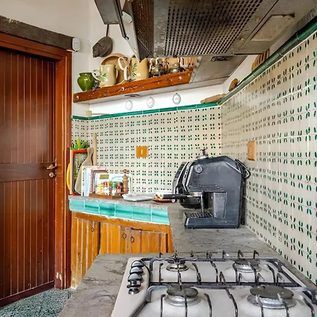 Alle Due Torri, Sulla Roccia A Picco Sul Mare ألتافيلا ميليتشا