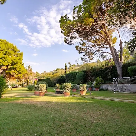 Alle Due Torri, Sulla Roccia A Picco Sul Mare