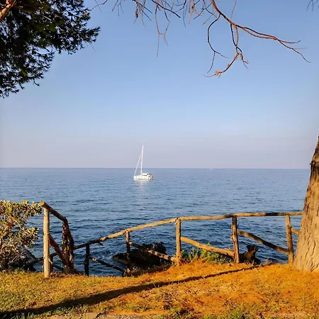 Alle Due Torri, Sulla Roccia A Picco Sul Mare Дом отдыха *