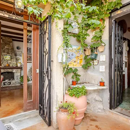 Alle Due Torri, Sulla Roccia A Picco Sul Mare * ألتافيلا ميليتشا