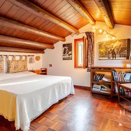 Alle Due Torri, Sulla Roccia A Picco Sul Mare بيت للعطل