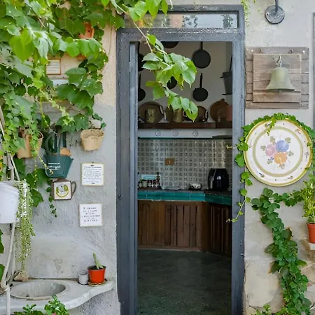 Alle Due Torri, Sulla Roccia A Picco Sul Mare *