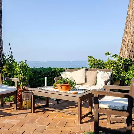 Alle Due Torri, Sulla Roccia A Picco Sul Mare