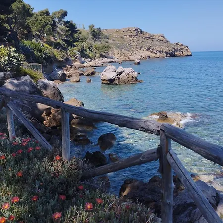 Alle Due Torri, Sulla Roccia A Picco Sul Mare Holiday home *