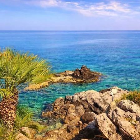 Alle Due Torri, Sulla Roccia A Picco Sul Mare